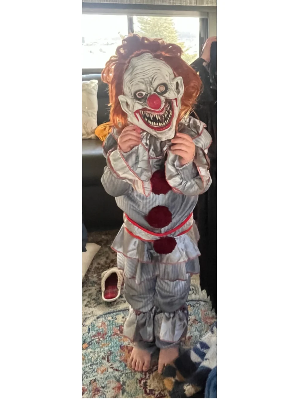 Boys Pennywise Halloween Costume size 4/6.3 pc Grey Red mask, collar obe piece